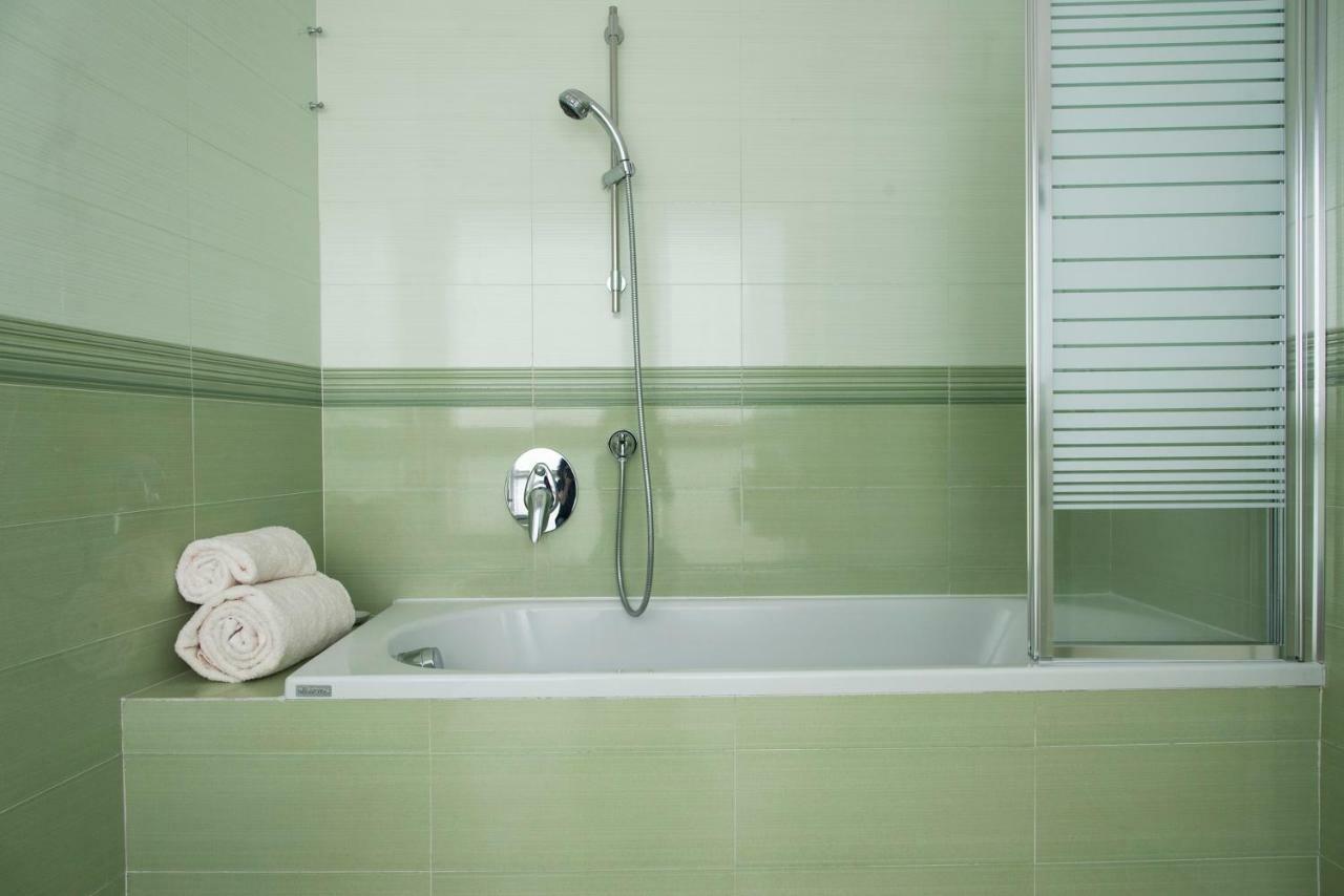 Ferienwohnung Luxurious 4Bdr Penthouse Near Duomo Cathedral Mailand Exterior foto